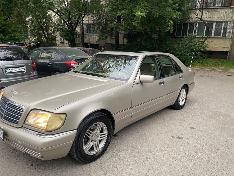 Машина Mercedes 140