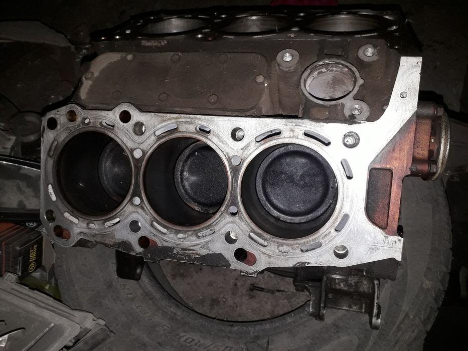 Двигатель Сузуки хл7, компрессор кондиционера, впуск