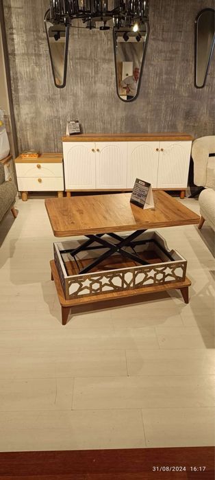 Холна маса която може да се превърне в трапезна