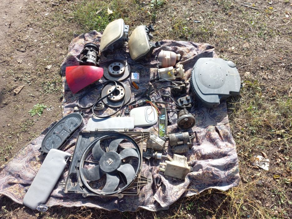 Vând piese pentru Renault Clio 2