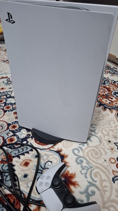 продам PS5 1 джойстик 1 игра