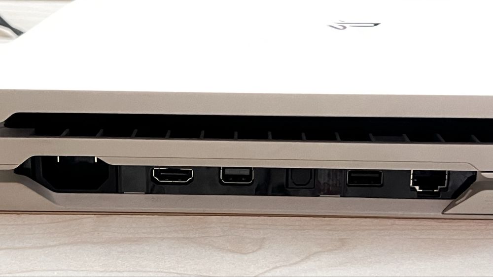 PlayStation 4 Pro White, PS VR, геймпады 2 в комплекте
