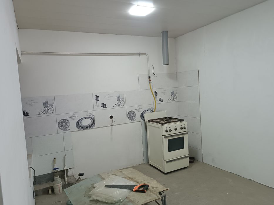 Orikzor Uy sotiladi 3 sotix 6 xona