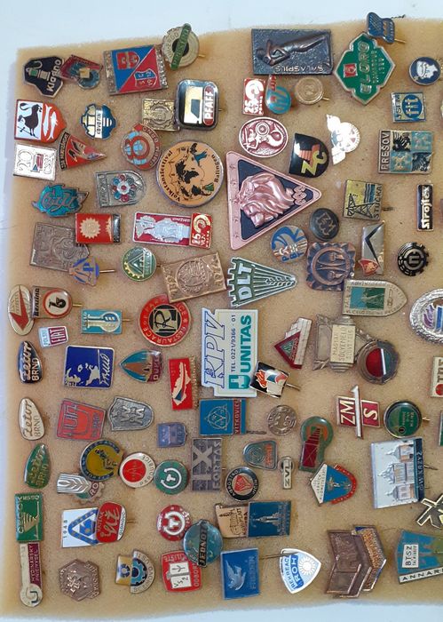 Продам значки продам