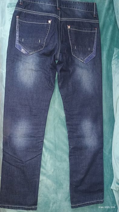 Pantaloni blue-jeans