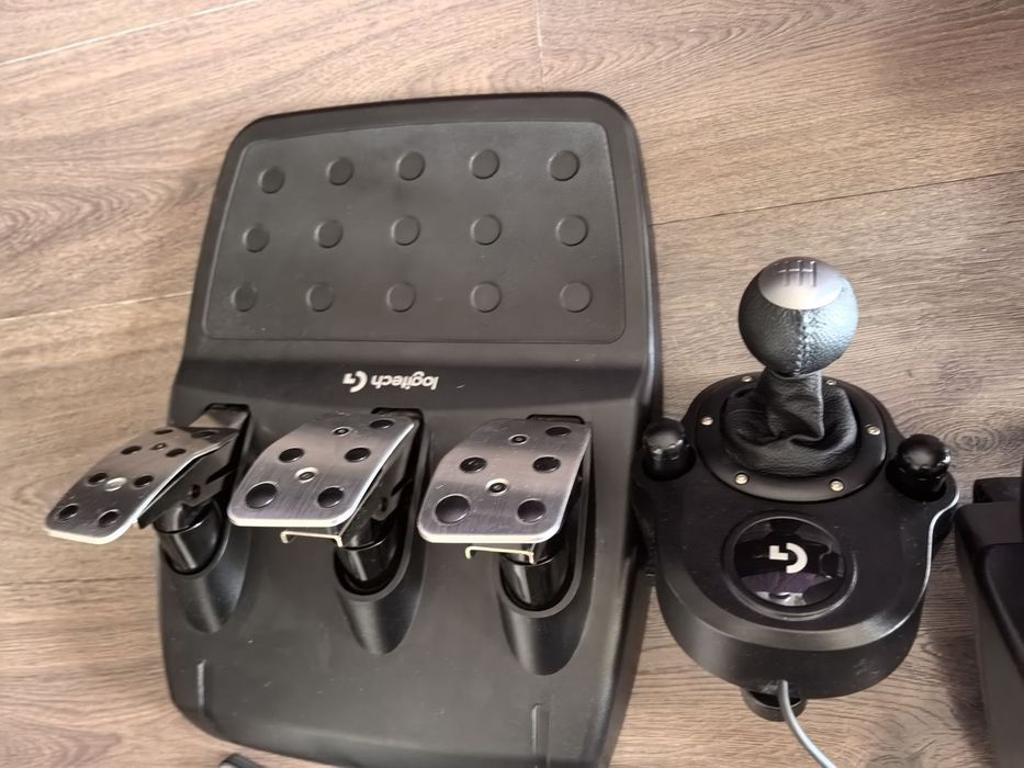 Продавам волан Logitech G29 за PS 5