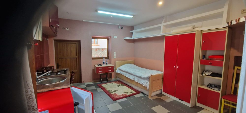 Ofer spre închiriere garsoniera la casa  in centru Sibiu