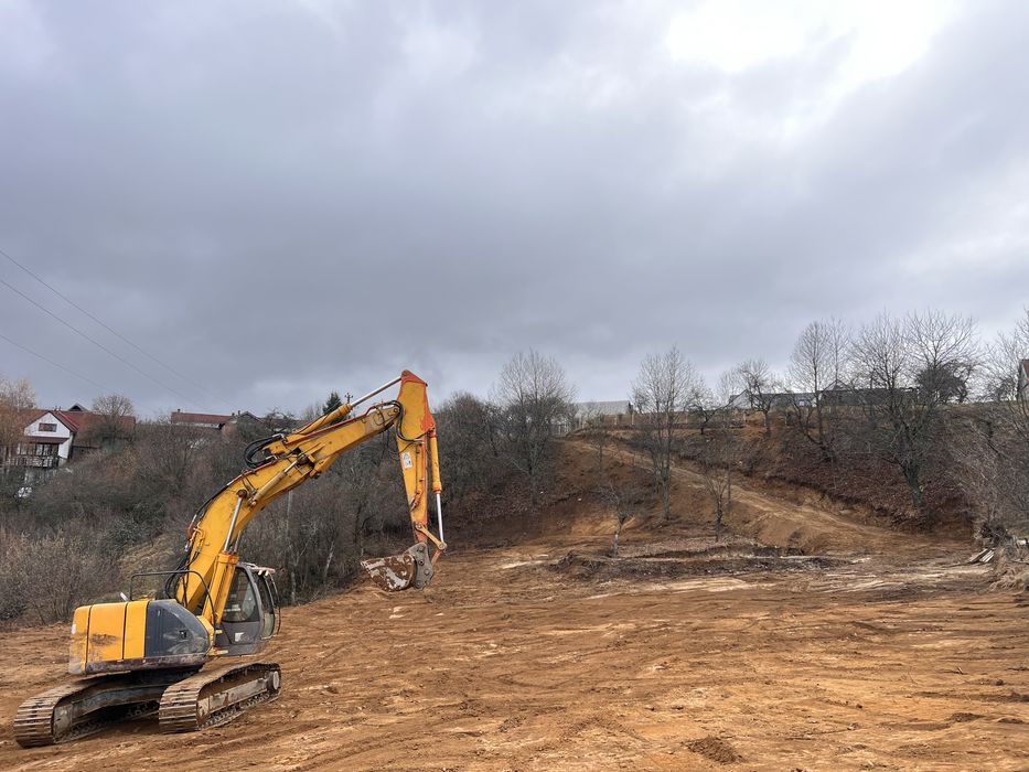 Prestam servicii cu Excavator senile cu lama de 26 tone si cupa 1.3 mc