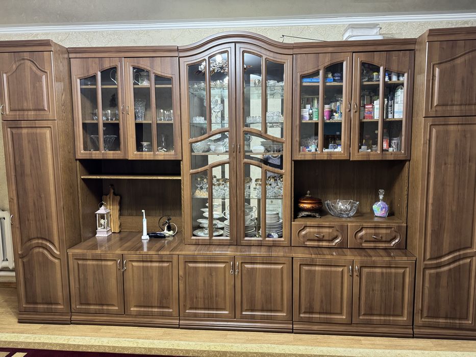 Продам Стенку 4х2.20