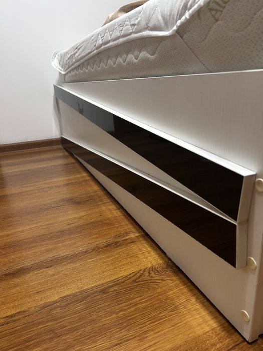 Pat 160x200 modern cu spațiu depozitare