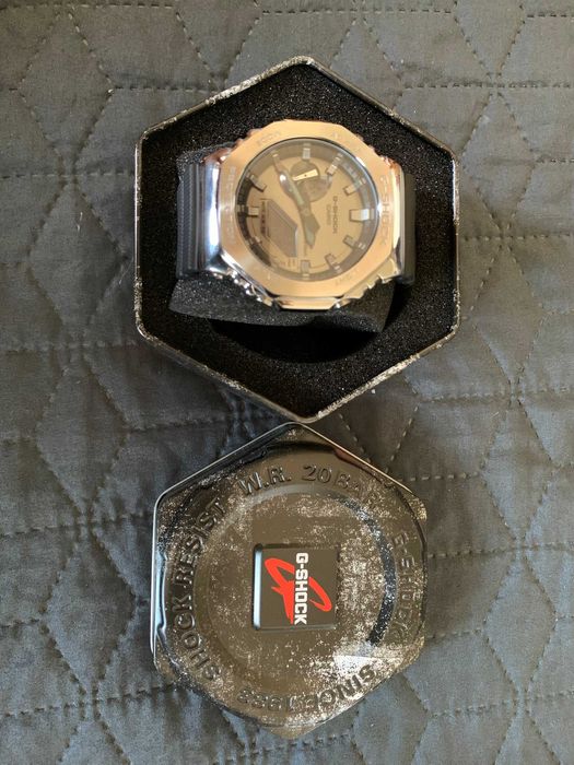 Часовници Lotus Chrono и Casio G-Shock