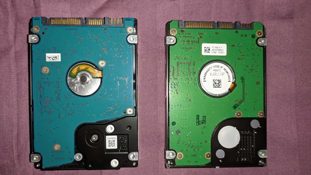 SAMSUNG, Toshiba fiecare are 1TB (1000 GB), SATA 3, 2.5 HDD, 5400 RPM