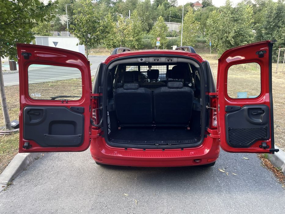 Dacia Logan MCV 1.6 16V LAUREATE 7 Locuri