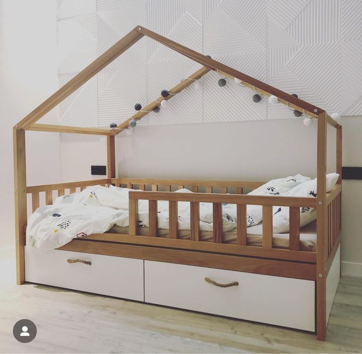 Кроватка домик из массива бука