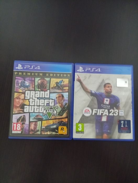 Vând Ps5 Nou perfect funcțional cu manetă originala cu toate cablurile cu 2 jocuri și cu tastatura și mouse led