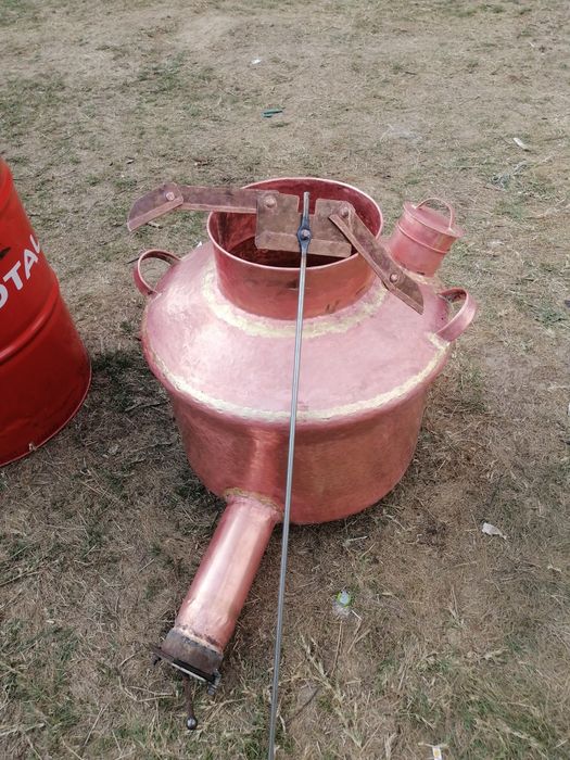 Vand cazan de tuica de 120 litri complet este confecționat din cupru a