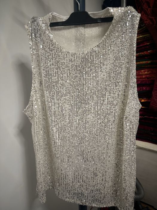 Топ с пайетками бежевого цвета