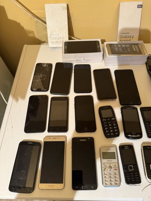 Lot telefoane vechi de colectie