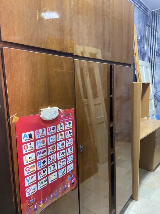 Shkaf sotiladi  narxi kelishiladi