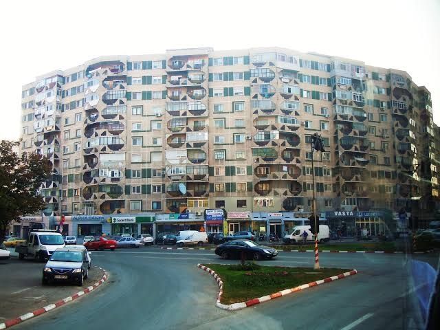 Vand Apartament Ultracentral cu 3 camere Bloc G 103.Str.Bucuresti