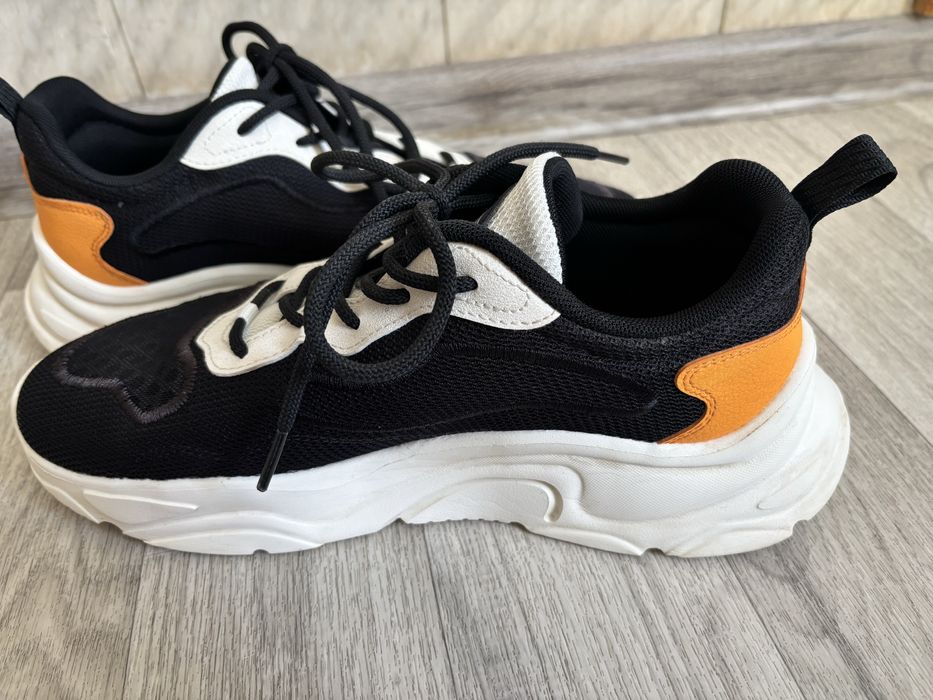 Продам кроссовки