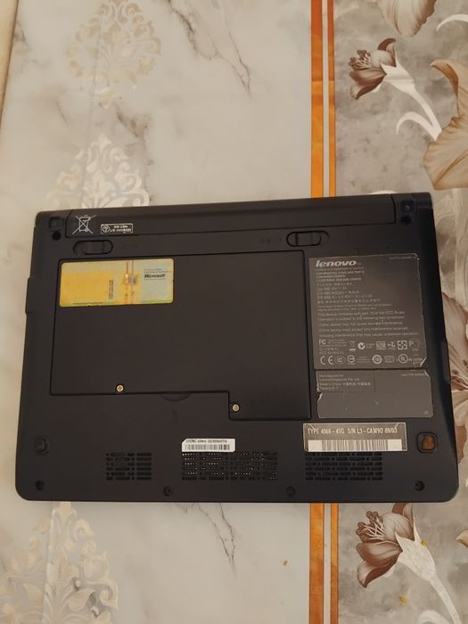 Lenovo S10e – Mini Laptop Compact, Ideal pentru Școală / Filme / Internet
