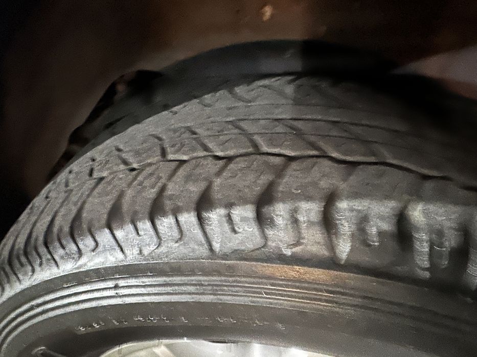 Продам резину Dunlop AT 265/65/17 бу