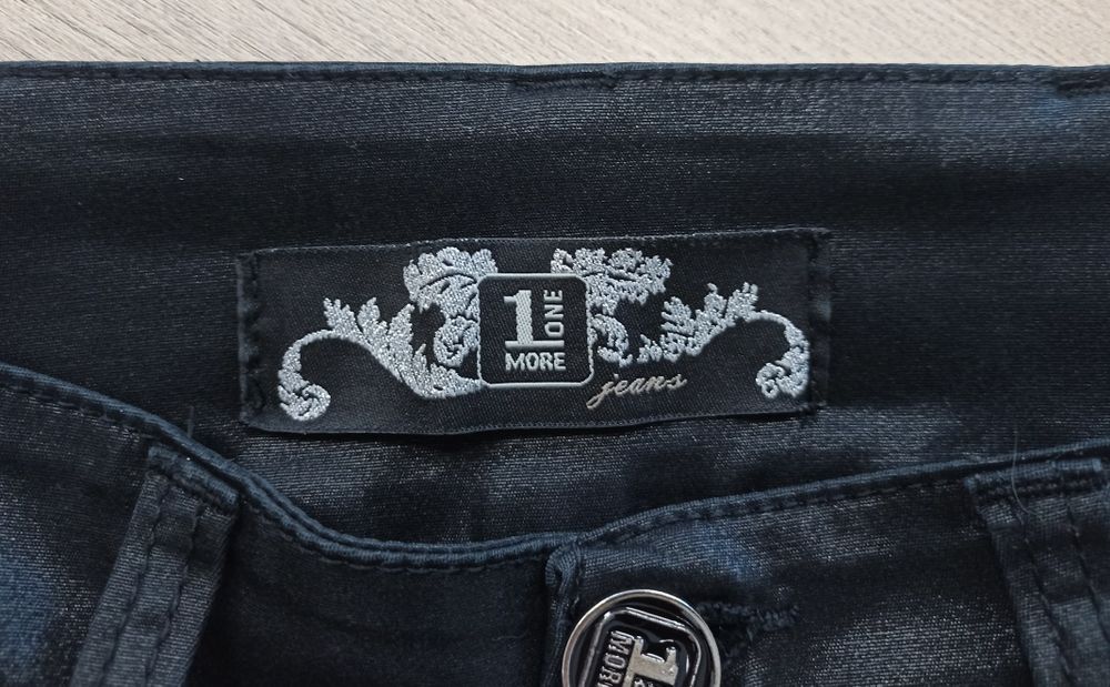 Пола One More Jeans, черна промазана