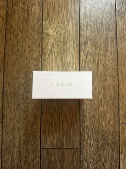 AirPods Pro 2 (USB-C) – Запечатани, чисто нови, с фактура от iStyle