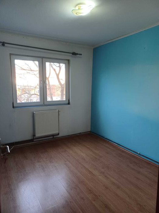 Vand Apartament de 80 mp , 4 camere, 2 băi, etajul 3
