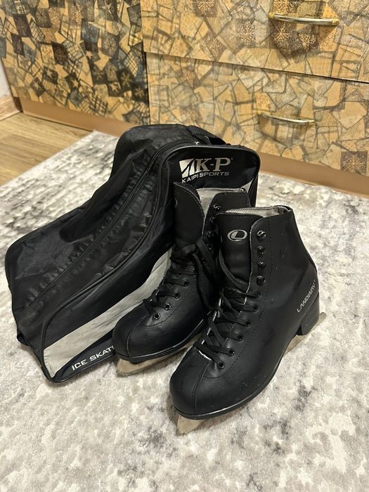Продам коньки фигурные