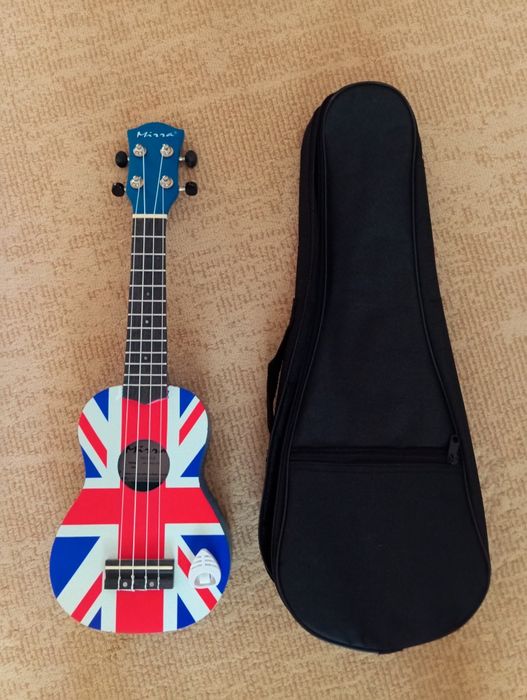 Уколеле продается чехоль передается подарке