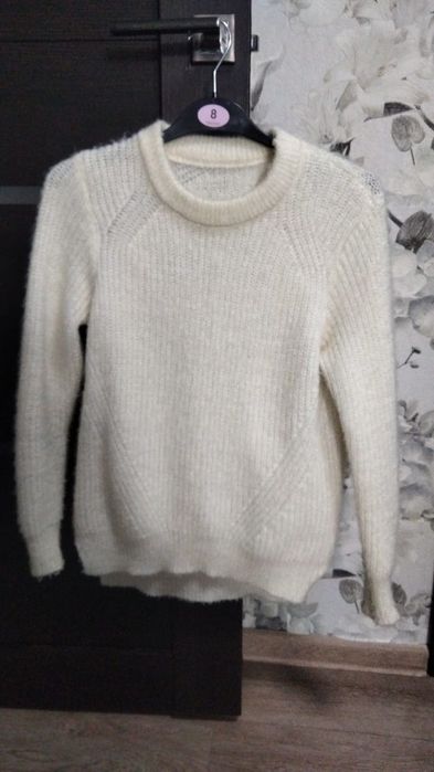 Продам свитер на девочку