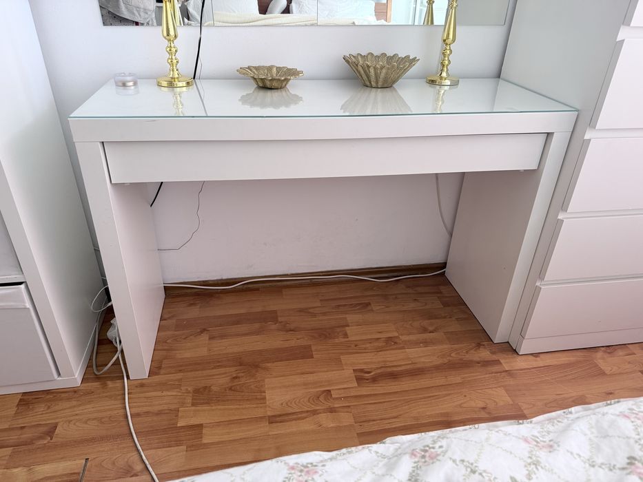 Masa toaleta /birou Ikea alba -pret bun