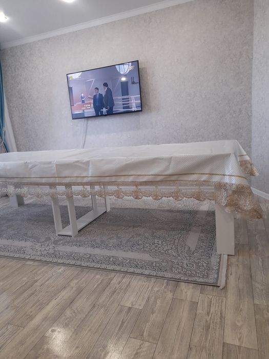 Продется Стол трансформер. Размер 3х90 см.