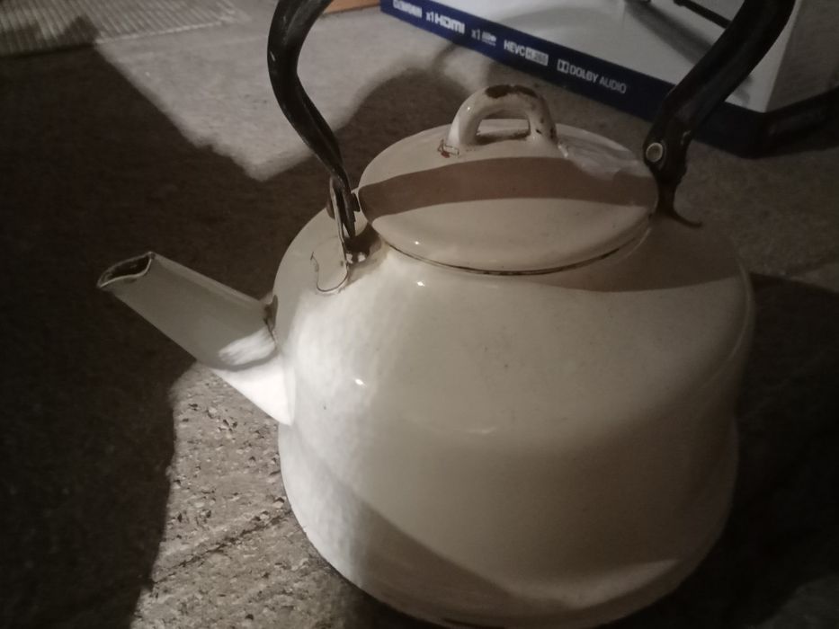 Чаши. Чайник.Тенжера под налягане.