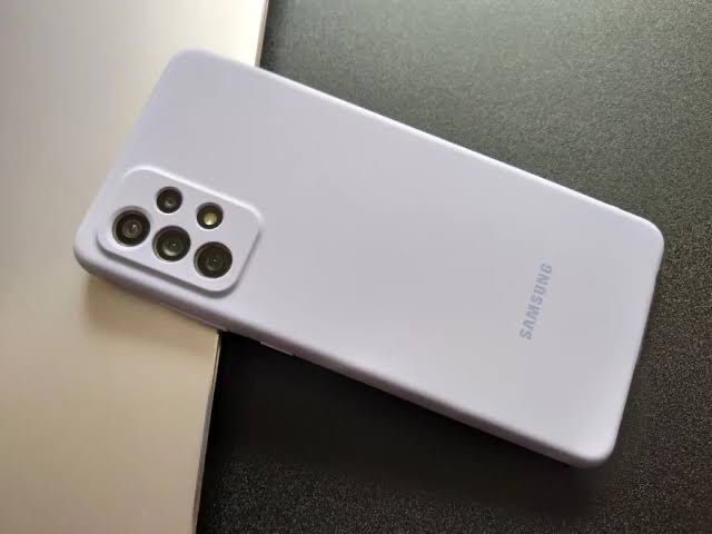 Продам Samsung A72 White