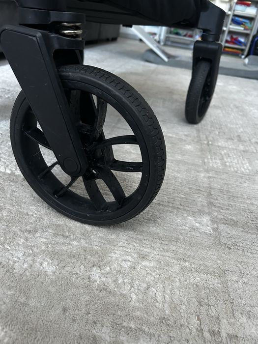 Продам прогулочную коляску