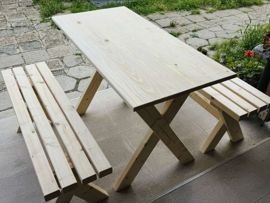 Комплект за градина маса с две пейки