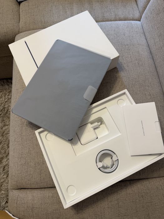 MacBook Air 13",cu procesor Apple M3, 8GB RAM, 256GB, midnight, ca NOU