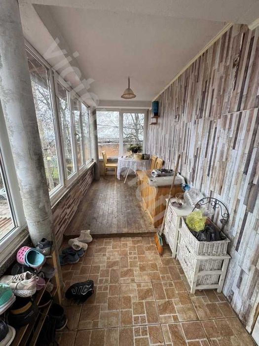 Етаж от къща в Дебелец