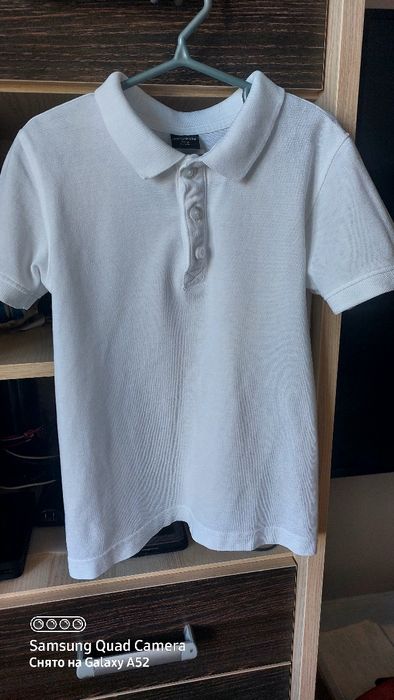 Продам 2 рубашки-поло на мальчикаи обычную рубашку  в хорошем состояни