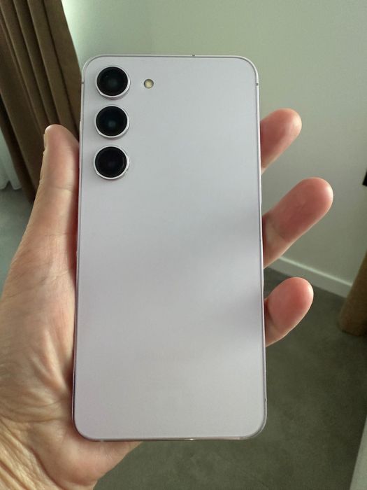 Продавам Samsung Galaxy S23