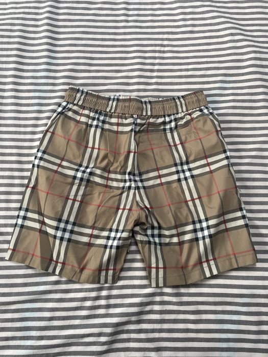 Pantaloni scurti burberry marimea M