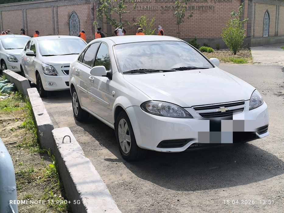 Nasiyaga Jentra mexanika beriladi 2014 yil probeg 100000 xolati yaxshi