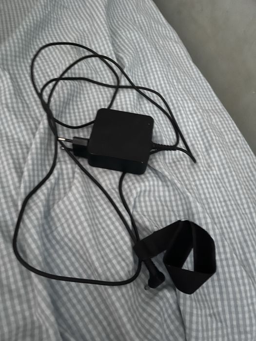 лаптоп lenovo + зарядно