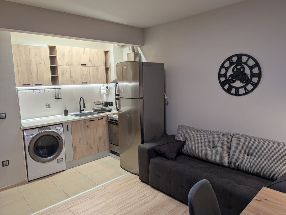 Дава се под наем Двустаен апартамент в Варна, ХЕИ - 50 кв.м за 612 € - Снимка #2