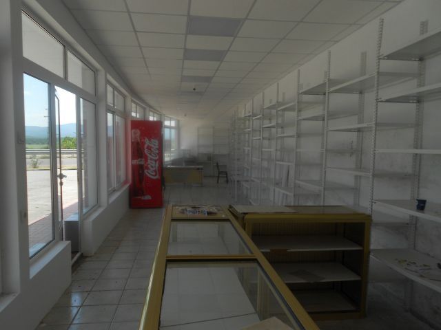 Дава се под наем Магазин в Свиленград - 100 кв.м за 765 € - Снимка #4