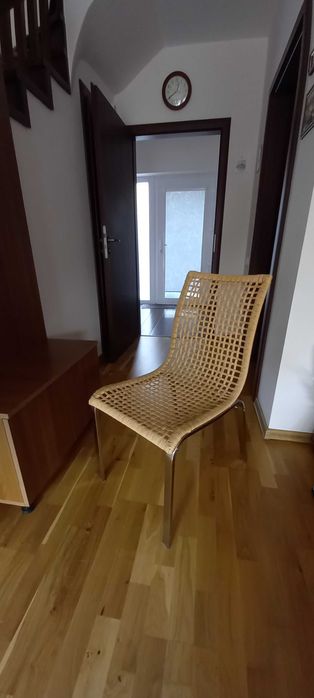 Cuier pentru hol plus trei scaune