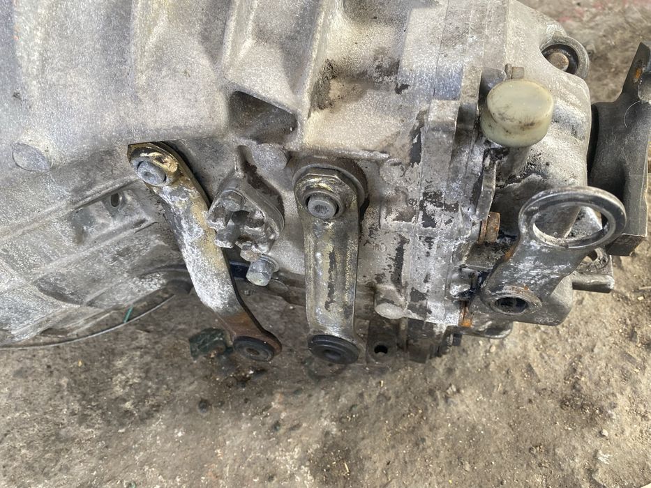 Продам коробку мерс 190 4 ступка мех